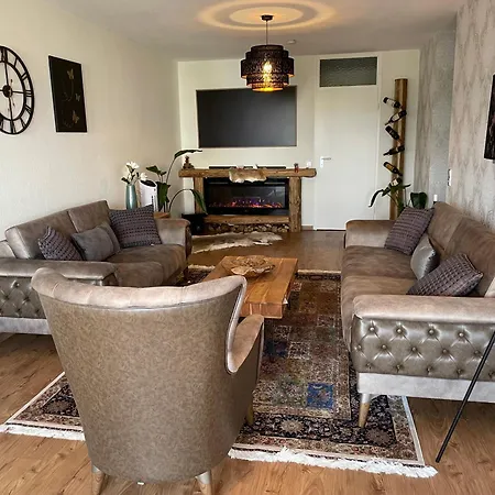 Ein Privates Zimmer In Einer Wohngemeinschaft *